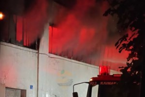 Τροχαίο δυστύχημα στη Θήβα: Δύο νεκροί κι ένας τραυματίας - Άμορφη μάζα τα οχήματα [εικόνες] - εικόνα 3