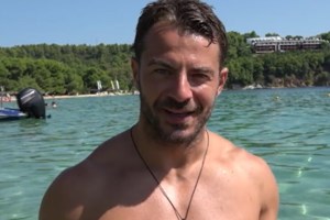 Παντρεύτηκαν ο Γιώργος Αγγελόπουλος και η Δήμητρα Βαμβακούση: Τα δάκρυα του Ντάνου και οι εκλεκτοί καλεσμένοι [Εικόνες - Βίντεο] - εικόνα 11