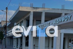 Γάλλος παρκουρίστας κάνει επικίνδυνα άλματα σε ταράτσες της Αθήνας: Βίντεο που παγώνουν το αίμα