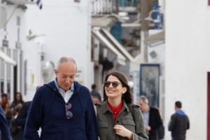 Αννα Βίσση: Η glam rock εμφάνιση της απόλυτης σταρ στη Βενετία - Στη βάφτιση της κόρης του εφοπλιστή Κούστα [εικόνες] - εικόνα 4