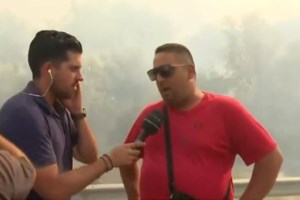 Μεγάλη φωτιά έξω από τη Λάρισα έκλεισε την Εθνική Οδό - Καίγονται σταθμευμένα λεωφορεία [εικόνες-βίντεο]