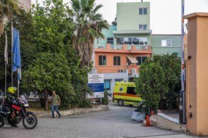 Τραγωδία στην Αχαΐα: "Τον κρατούσα αγκαλιά και πέσαμε μαζί" - Τι κατέθεσε ο 25χρονος θείος του τρίχρονου - εικόνα 4