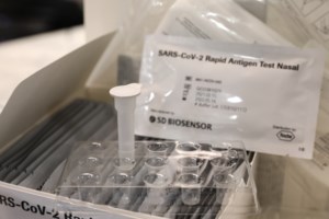 Self tests: 11 ερωτήσεις & απαντήσεις για τη χρήση τους - Ολη η διαδικασία, τι κάνουμε αν βγει θετικό - εικόνα 3