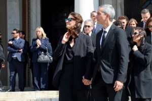 Ξέσπασε σε κλάματα στο δικαστήριο η Τούνη: Ενοχή των δύο κατηγορούμενων για το revenge porn πρότεινε η εισαγγελέας