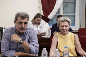 Εξαλλη η Ακρίτα για τα σεξιστικά σχόλια στην Παγώνη μετά τη φωτογραφία της με μαγιό: "Ηλικιοφοβικά σκουπίδια" - εικόνα 2