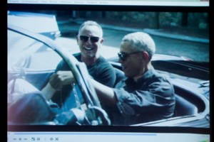 Μισέλ και Μπαράκ Ομπάμα εύχονται για το 2022 με γυαλιά ντίσκο και "ρίχνουν" το twitter