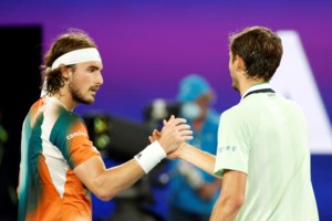 Τρολάρει τον εαυτό του ο Στέφανος Τσιτσιπάς  - Η ατάκα για... πιθήκους [εικόνες]