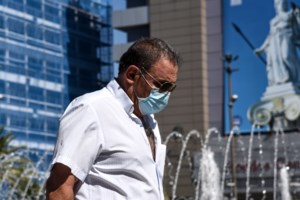 Κορονοϊός: Θετικός στον ιό αρχιμανδρίτης που δήλωνε ότι "δεν κολλάει από τη Θεία Κοινωνία" - εικόνα 3