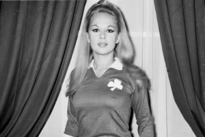 Δημήτρης Παπαμιχαήλ: Σπάνιες φωτό από τον δεύτερο γάμο του με τη Νανά Ειλικρινή, το 1975 - Σε στενό κύκλο - εικόνα 5