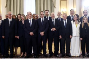 Τρικυμία στην κυβέρνηση για τις αυξήσεις στους ένστολους: Δυσαρέσκεια στο Μαξίμου για τις γκρίνιες υπουργών και βουλευτών - εικόνα 2