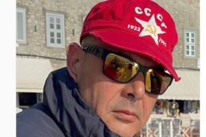 Πάνος Καμμένος: Αγνώριστος σε νέα φωτογραφία - Με κόκκινα χείλη και... υπέρλαμπρα δόντια [εικόνες]