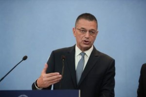 Επανέρχεται στην κυβέρνηση ο Αλκιβιάδης Στεφανής: Σύμβουλος σε θέματα ακριτικών περιοχών και Αγίου Όρους