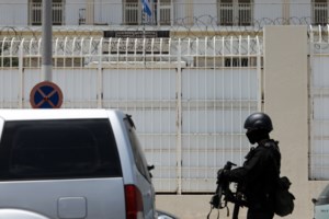 Φυλακές Νιγρίτας: Χειροπέδες σε σωφρονιστικό υπάλληλο που απείλησε κρατούμενο για να αλλάξει την κατάθεσή του