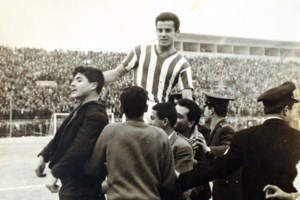 Φορτούνα Σίταρντ: Δύσκολες στιγμές για τον αδελφό παίκτη του Βόλου - εικόνα 2