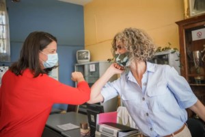 Μπράβο στην Κεραμέως: "Ναι" στη μετονομασία του Λυκείου Νάξου σε "Μανώλης Γλέζος"