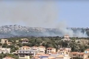 Πύλος: Σε εξέλιξη πυρκαγιά στην περιοχή Τουλούπα - Σηκώθηκαν και εναέρια μέσα