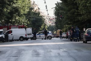 Εκρηξη στην Τεκτονική Στοά - Η πρώτη αντίδραση: "Ευτυχώς δεν έγινε χθες που συνεδριάζαμε - Ανανδρο χτύπημα"