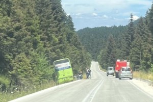 Τραγωδία στη Σπάρτη - Λεωφορείο έπεσε σε χαντάκι: Νεκρός ο οδηγός - Εχασε τις αισθήσεις του ενώ οδηγούσε