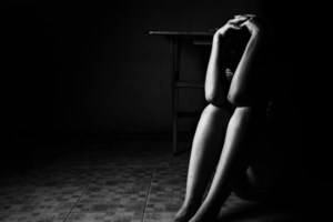 Μαζικό revenge porn στην Πάτρα: Συγκλονίζει νεαρή κοπέλα που έπεσε θύμα - "Είναι σαν βιασμός" [Βίντεο]