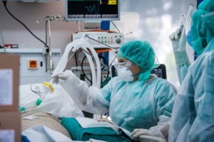 Απίστευτο: Μπήκε με μαχαίρι και μπιτόνι βενζίνης στο νοσοκομείο Γεννηματάς και απειλούσε τους γιατρούς - εικόνα 2