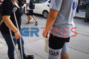 Άνοιγμα σχολείων: Πάρτι στο Twitter με τις τεράστιες μάσκες που πήραν οι μαθητές - "Το επιπλέον ύφασμα κάνει και για φόρμα"