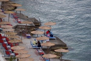 Βαρόμετρο για τη σεζόν το πρώτο κυμα τουριστών: Αν νιώσουν ασφάλεια θα μεταφερθεί από στόμα σε στόμα