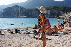 Άδεια Αθήνα μετά από 23 μέρες καραντίνας - Εικόνες από το πριν και το μετά - εικόνα 7