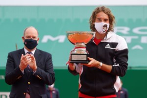 Στέφανος Τσιτσιπάς: Αγκαλιά με τους γονείς του πανηγύρισε τον τίτλο - "Η καλύτερη ημέρα της ζωής μου"