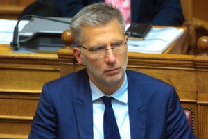 Σύσκεψη στο Μαξίμου για την προστασία των ανηλίκων από τους κινδύνους στο διαδίκτυο