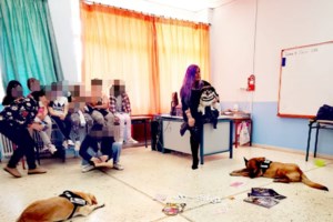 Οργή για δασκάλα παιδικού σταθμού που τρομάζει τα παιδιά με μάσκα του Scream - Κλαίνε με αναφιλητά [βίντεο]