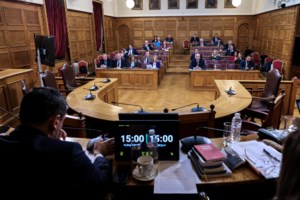 Δίκη για Τέμπη: Η Ζωή Κωνσταντοπούλου ανέβασε στα social media βίντεο μέσα από τη δικαστική αίθουσα