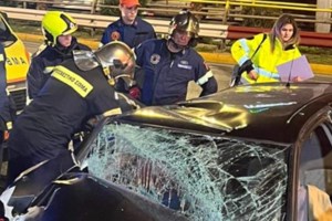 Αμπελόκηποι: Επίθεση αγνώστων με βαριοπούλες στο Διοικητικό Πρωτοδικείο, στη Ριανκούρ