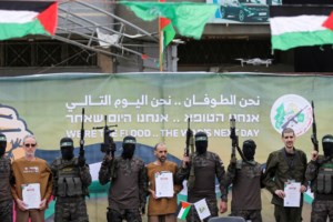 Εξοργισμένος ο Νετανιάχου με τη σοκαριστική εικόνα των "τριών πεινασμένων Ισραηλινών ομήρων" που απελευθέρωσε η Χαμάς - εικόνα 3