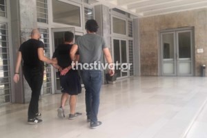 Θεσσαλονίκη: 57χρονος έπεσε στη θάλασσα για να αυτοκτονήσει - Βούτηξαν να τον σώσουν αστυνομικοί [βίντεο]