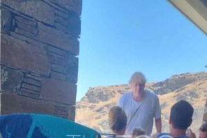 Ο Μπόρις Τζόνσον ήπιε... ουζάκια με τον Κώστα Μυλωνά από τα "Παιδιά της Νύχτας": "Είναι απλός άνθρωπος" [εικόνες] - εικόνα 2