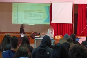 Διευθυντής ΕΠΑΛ στο Ιλιον: Δεν γνώριζα ότι ήταν μέλη του Ρουβίκωνα - ΕΔΕ μετά την εκδήλωση στο σχολείο για την έμφυλη βία