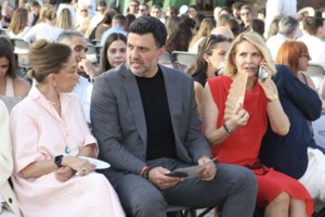 Τζένη Μπαλατσινού: "Ο παππούς λέει ιστορίες" - Η τρυφερή φωτογραφία του πατέρα της με τον γιο της, Παναγιώτη