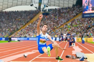 Η Νίκη Ξάνθου αγόρασε τα παπούτσια του Μίλτου Τεντόγλου από το άκυρο άλμα - Για τα σεισμόπληκτα παιδιά της Τουρίας