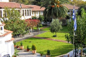 Συγκέντρωση αρνητών του εμβολίου σε Σύνταγμα και Ομόνοια: Πολλές σημαίες, λίγες μάσκες, καθόλου αποστάσεις [Βίντεο-Εικόνες]