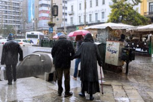 Καιρός: Χειμώνας από αύριο με βροχές και χιονοπτώσεις - Ραγδαία πτώση της θερμοκρασίας κατά 10 βαθμούς [βίντεο]