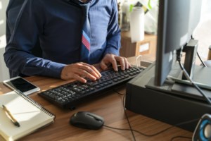 Ρεκόρ στα πρόστιμα για αδήλωτη εργασία και ψηφιακή κάρτα -Γιατί αυξήθηκαν σε σχέση με πέρυσι