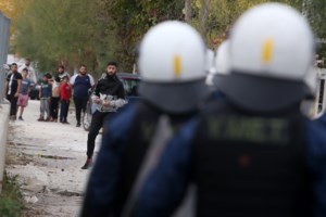 Εικόνες ντροπής στα Άνω Λιόσια: Οπαδοί της ΑΕΚ επιτέθηκαν σε Ιταλούς που ήταν στον αγώνα με τη Ρέτζιο Εμίλια - εικόνα 3