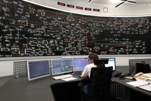 Macquarie: Ποιος είναι ο οικονομικός κολοσσός των 427,3 δισ. δολαρίων που αγόρασε το 49% του ΔΕΔΔΗΕ