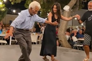 "Πάγωσε" η Κεφαλονιά με τον θάνατο του 23χρονου Νίκου που έπεσε με το αμάξι σε γκρεμό - Γύρναγε σπίτι από τη δουλειά - εικόνα 2