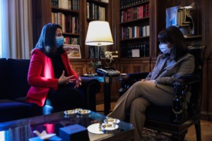 Πρώτα άνοιγμα σχολείων και μετά τα χιονοδρομικά, οι μετακινήσεις εκτός νομού και η εστίαση - Την Παρασκευή οι αποφάσεις - εικόνα 2