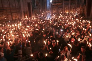 Έφτασε το Άγιο Φως από τα Ιεροσόλυμα: Μεταφέρεται σε όλη την Ελλάδα - εικόνα 6