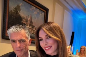 Η Τατιάνα Στεφανίδου στα χρώματα του φθινοπώρου: Η statement δερμάτινη φούστα με τα κουμπιά και το πλισέ και η Hermes τσάντα - εικόνα 3