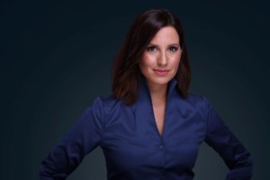 Μπέτυ Μαγγίρα: Πόσταρε φωτογραφίες με μπικίνι στην παραλία - Εκπληκτικό κορμί, τέλειες αναλογίες