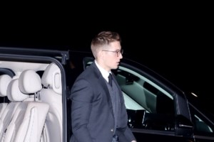 Μαρί Σαντάλ: Καλεσμένη σε κοσμικό πάρτι στο Λονδίνο - Το απίθανο mandarin φορεμά της - εικόνα 3