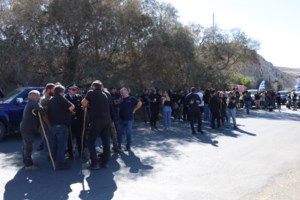 Έκλεισαν την εθνική οδό Πατρών - Πύργου οι αγρότες: Ουρές χιλιομέτρων στο σημείο